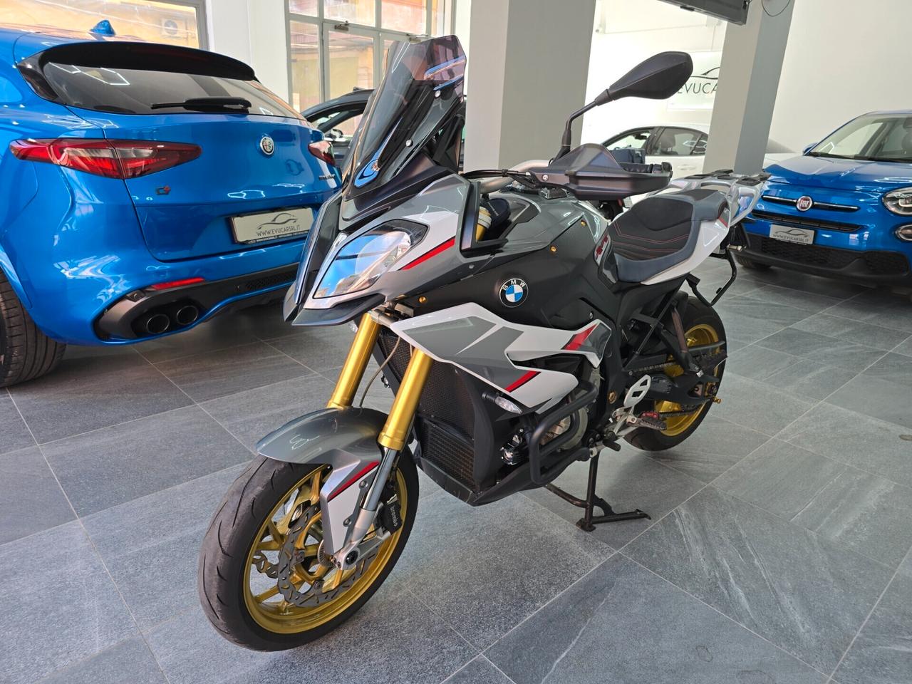 Bmw S1000XR Akrapovic 2016 Tua a 140€/MESE