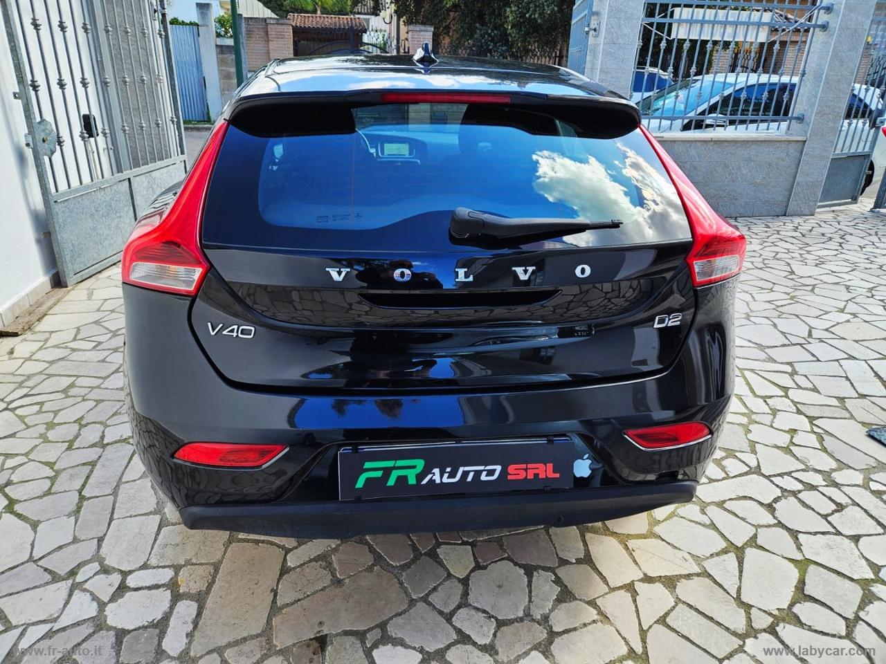 VOLVO V40 D2 R-design Momentum