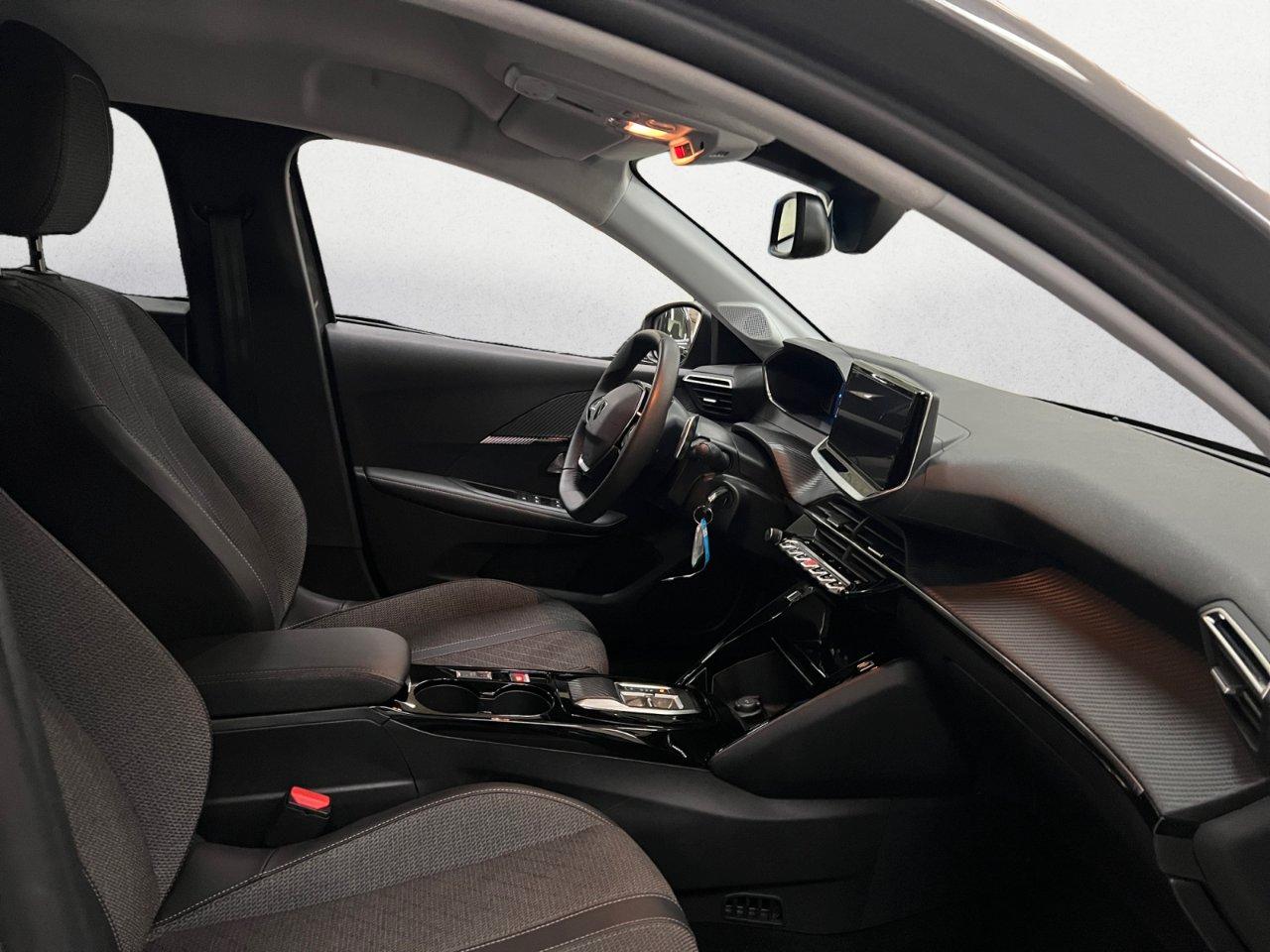 Peugeot 208 1.2 hybrid Allure 110cv e-dcs 6 KM 16.800