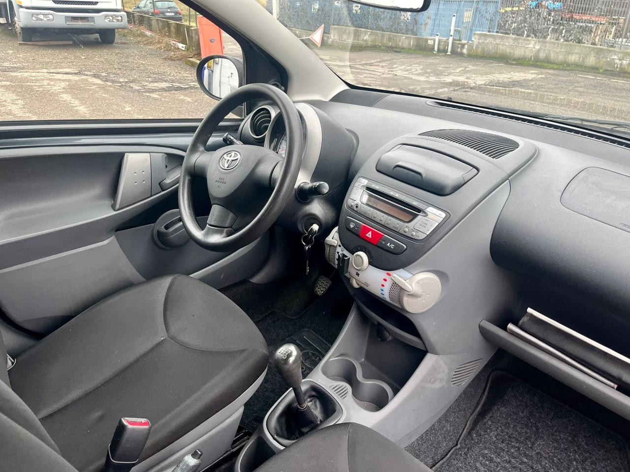 Toyota Aygo 1.0benz 2011 141.000km perfetta per neopatentati