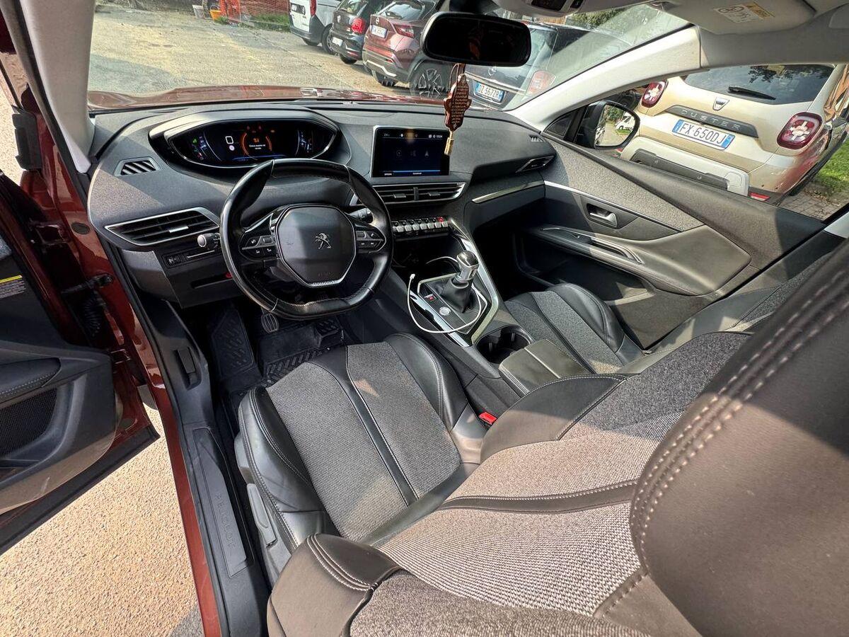 Peugeot 3008 1.2 pt t Active s&s 130cv