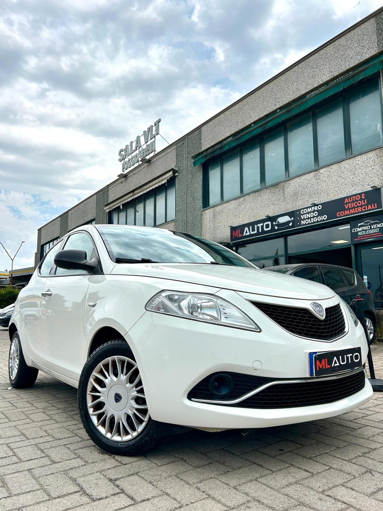 Lancia Ypsilon 1.2 69 CV 5 porte Silver- OK NEOPATENTATO