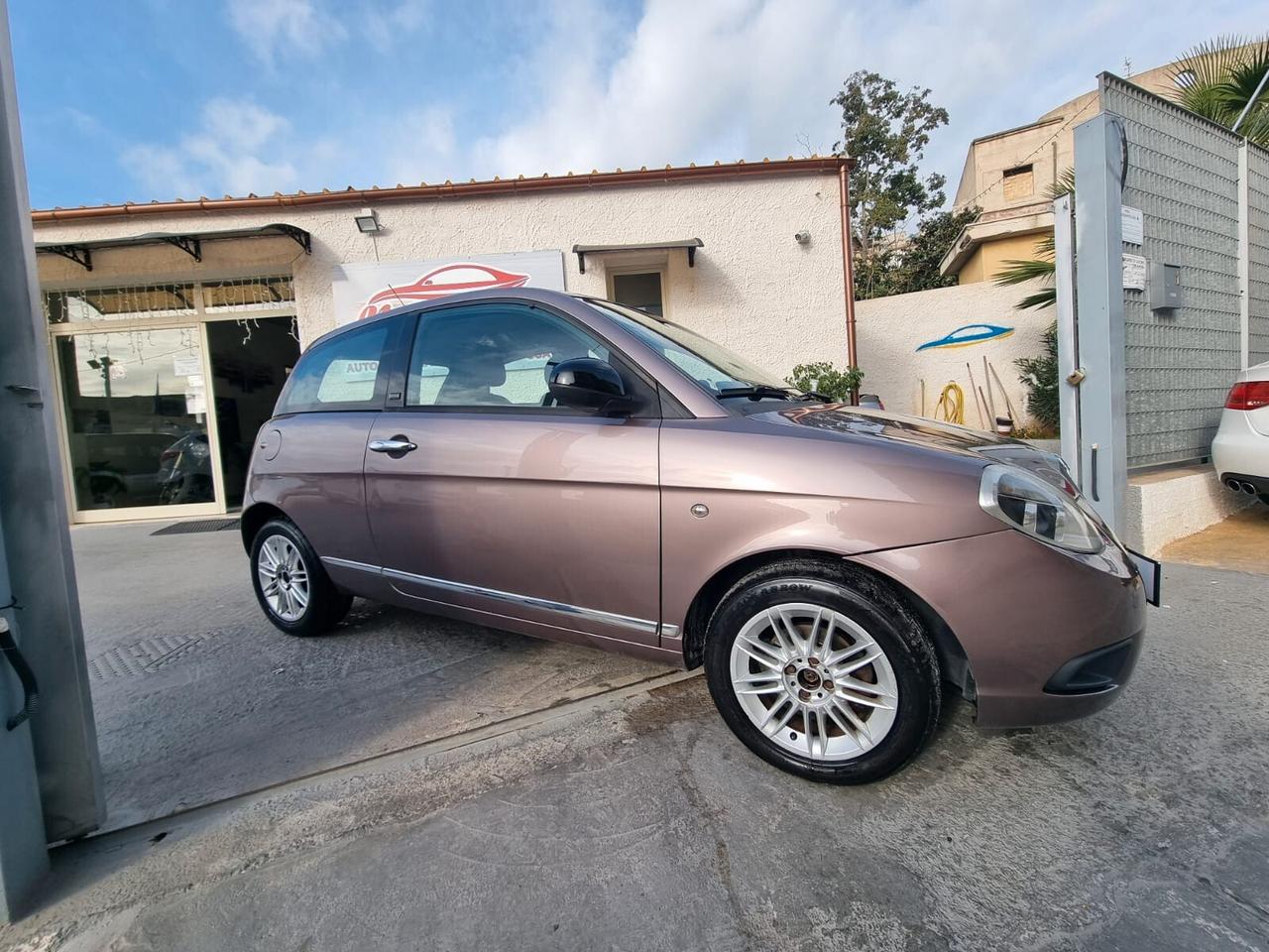 Lancia Ypsilon 1.3 MJT 75 CV Diva