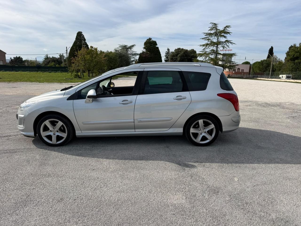 Peugeot 308 sw 1.6 HDi tetto panoramico NEOPATENTATO
