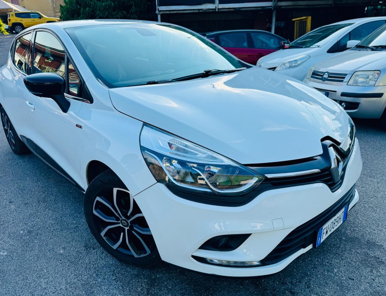 Renault Clio dCi 8V 75 CV 5 porte Moschino Intens N1 Autocarro