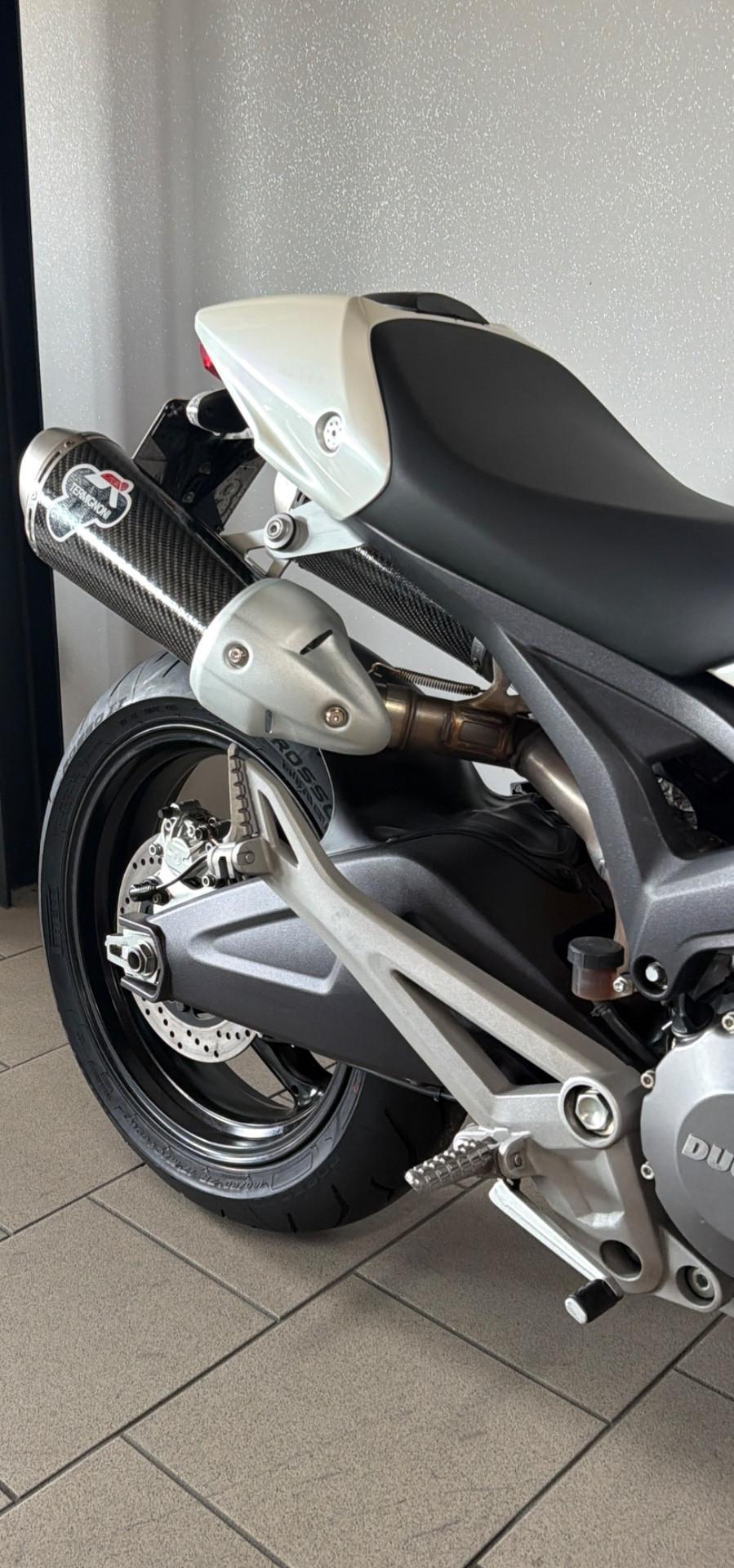 Ducati Monster 696