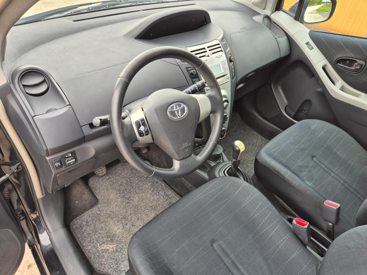 Toyota Yaris 1.0 5 porte