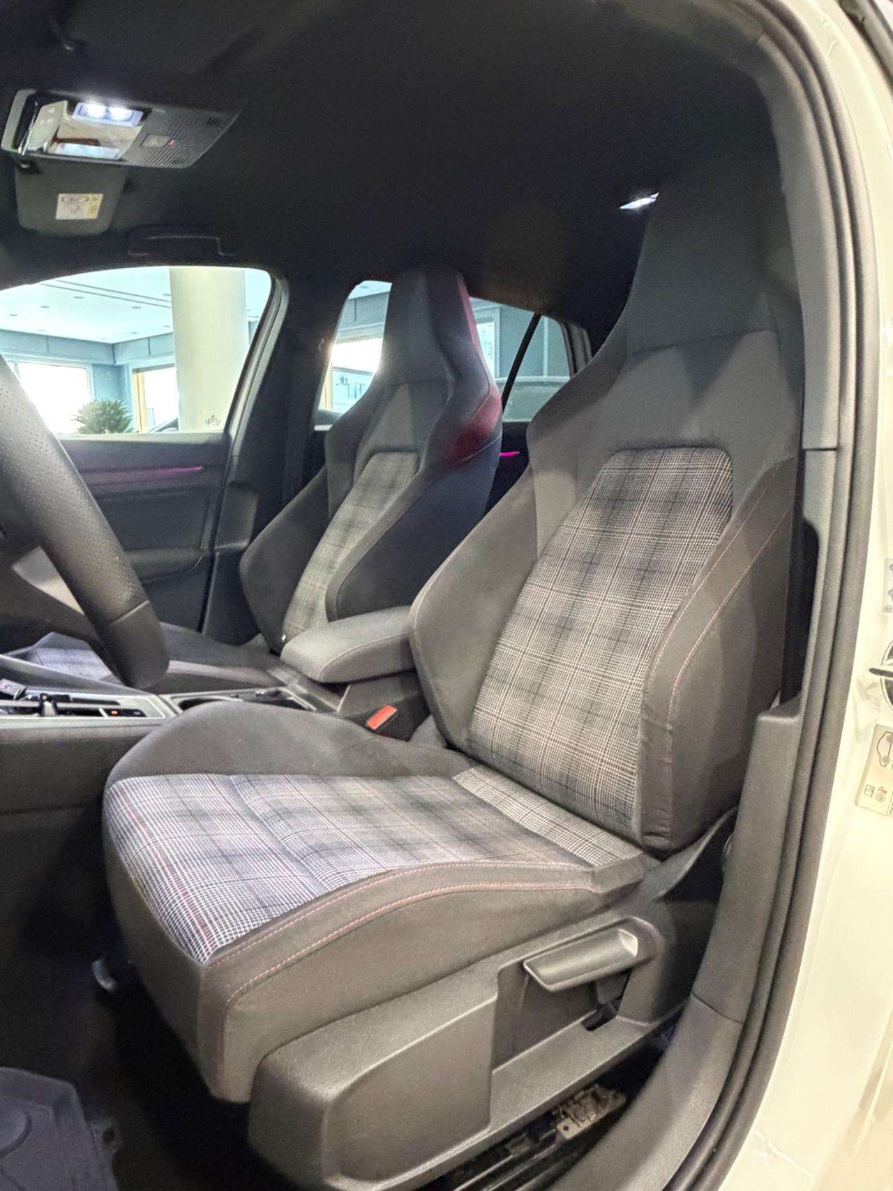 Volkswagen Golf GTI 2.0 TSI DSG