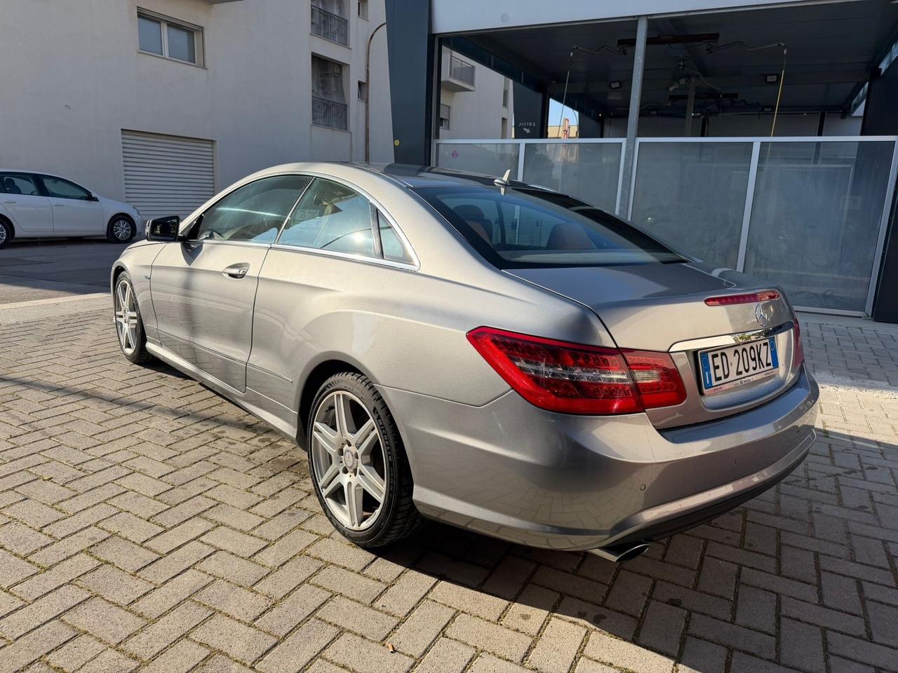 Mercedes-benz E 250 CDI Coupé BlueEFFICIENCY Avantgarde