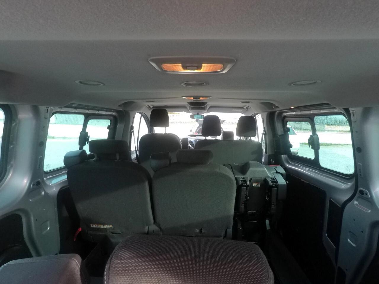 Ford Tourneo Custom 2.2 TDCi 125CV- 9 POSTI