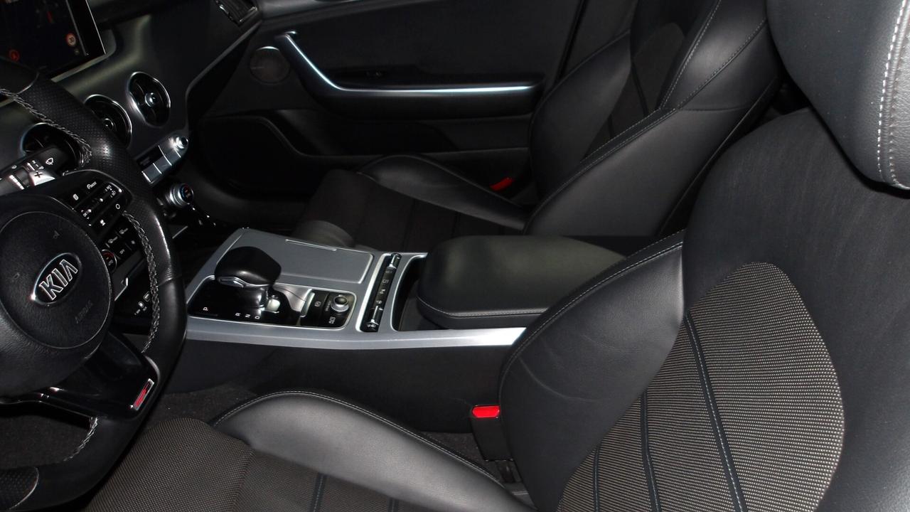 KIA STINGER 2.2 CRDI GT LINE-AUTO-PREZZO PROMO!