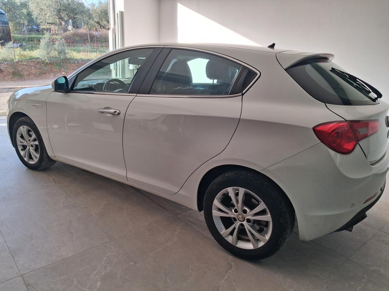 Alfa Romeo Giulietta 1.6 JTDm-2 105 CV Distinctive