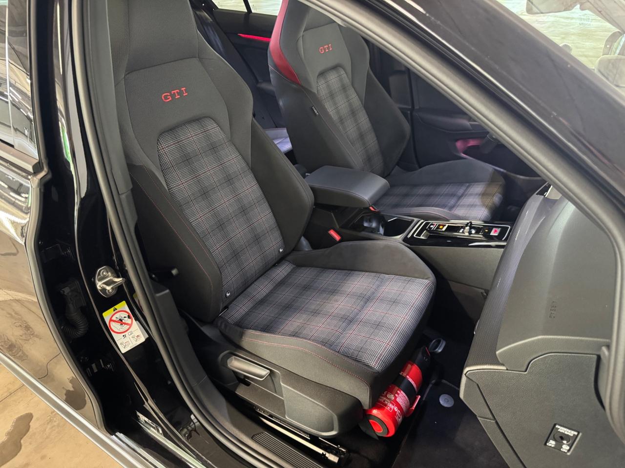 Volkswagen Golf GTI 2.0 TSI DSG PANO/DCC/MATRIX