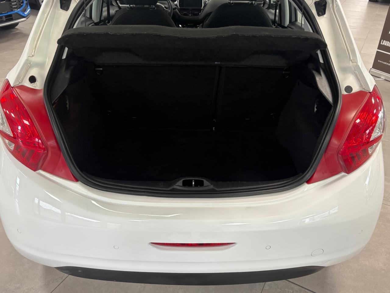 Peugeot 208 1.6 hdi 92 CV 2013 neopatentati