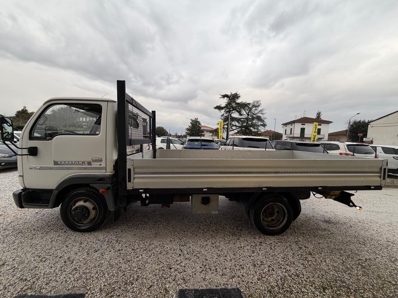 Nissan Cabstar 120.35 3.0 Tdi PL-RG Cabinato SE Cabinato Patente C