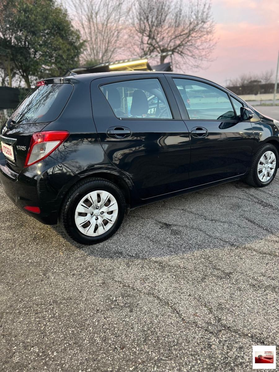 TOYOTA - Yaris - 1.0 5 porte Lounge