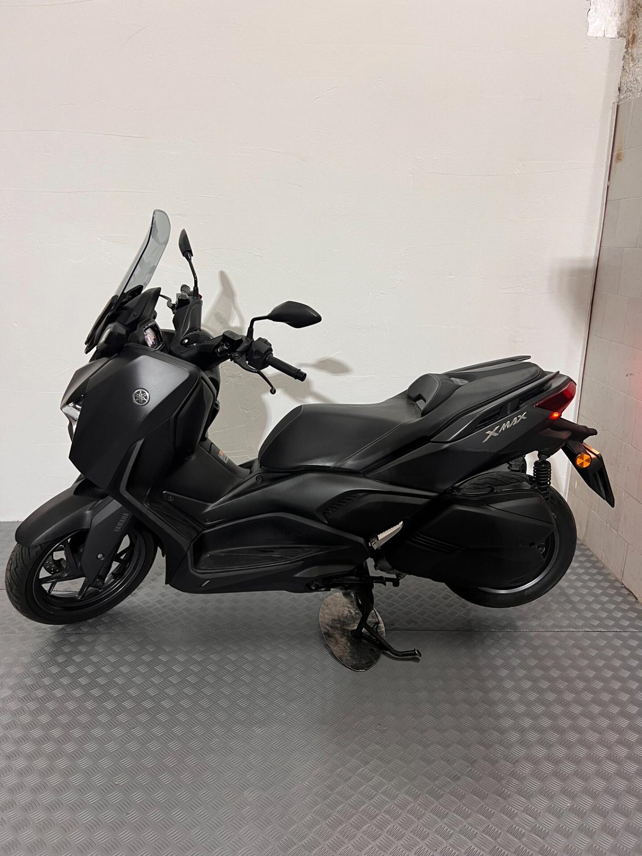 Yamaha X-Max 300