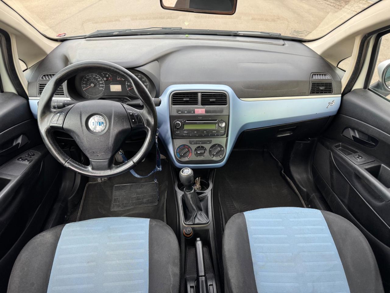 FIAT GRANDE PUNTO 1.3 DIESEL AUTOCARRO 4 PERSONE
