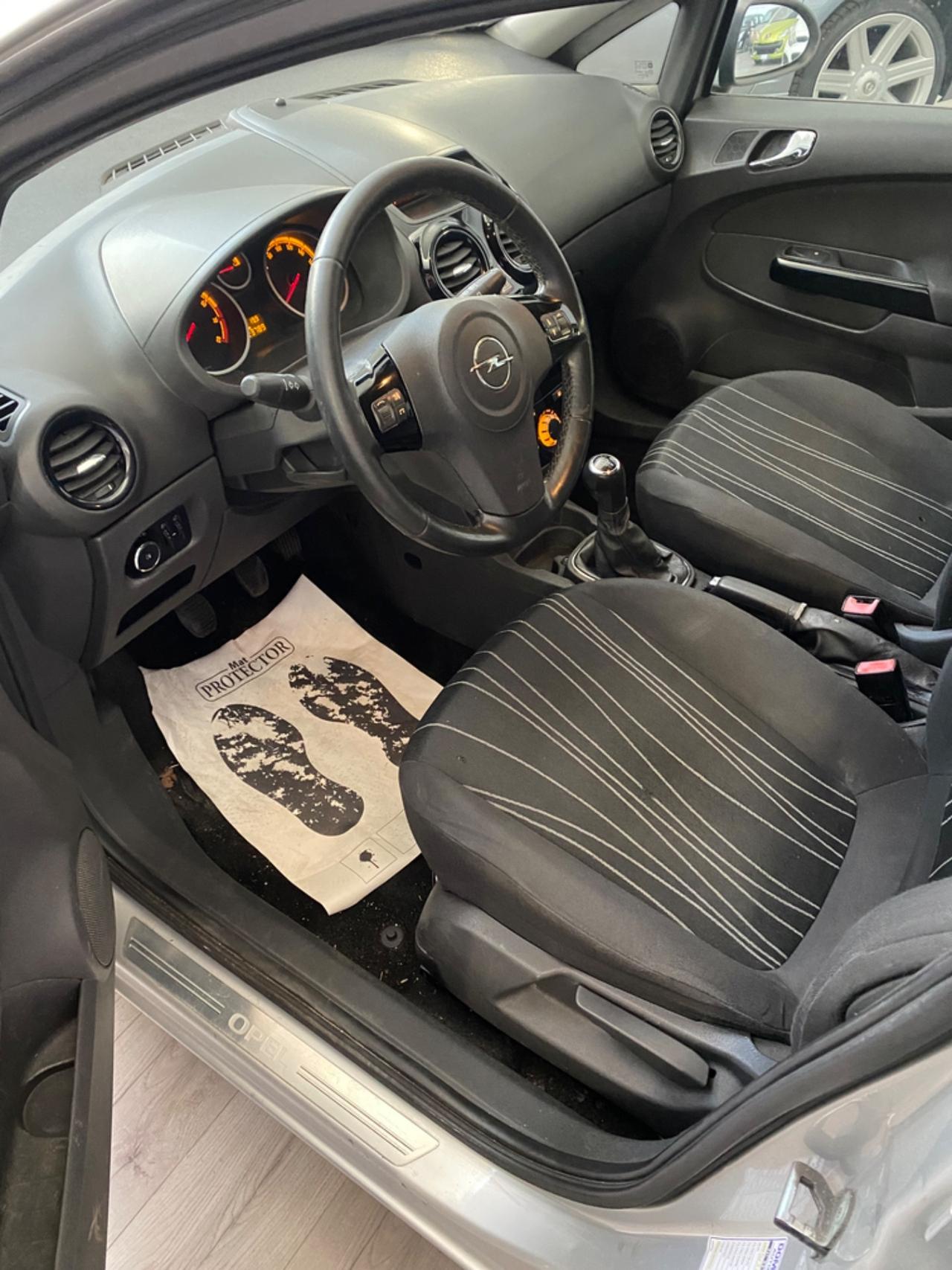 Opel Corsa 1.2 5 porte Club