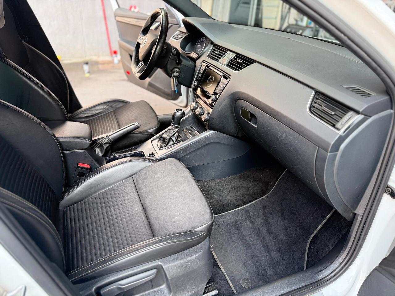 Skoda Octavia 2.0 TDI DSG Wagon RS E6 184CV