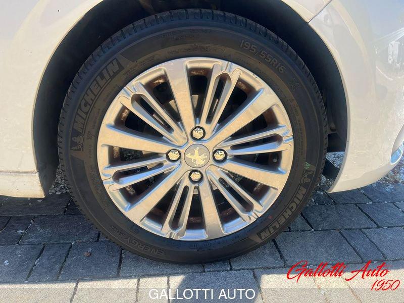Peugeot 208 Active PureTech 82cv S/S Neopat.
