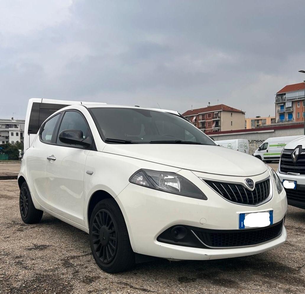 Lancia Ypsilon 1.0 FireFly 5 porte S&S Hybrid Ecochic Silver
