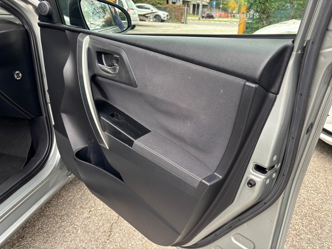 Toyota Auris 1.4 D-4D 5 porte ok neopatentati