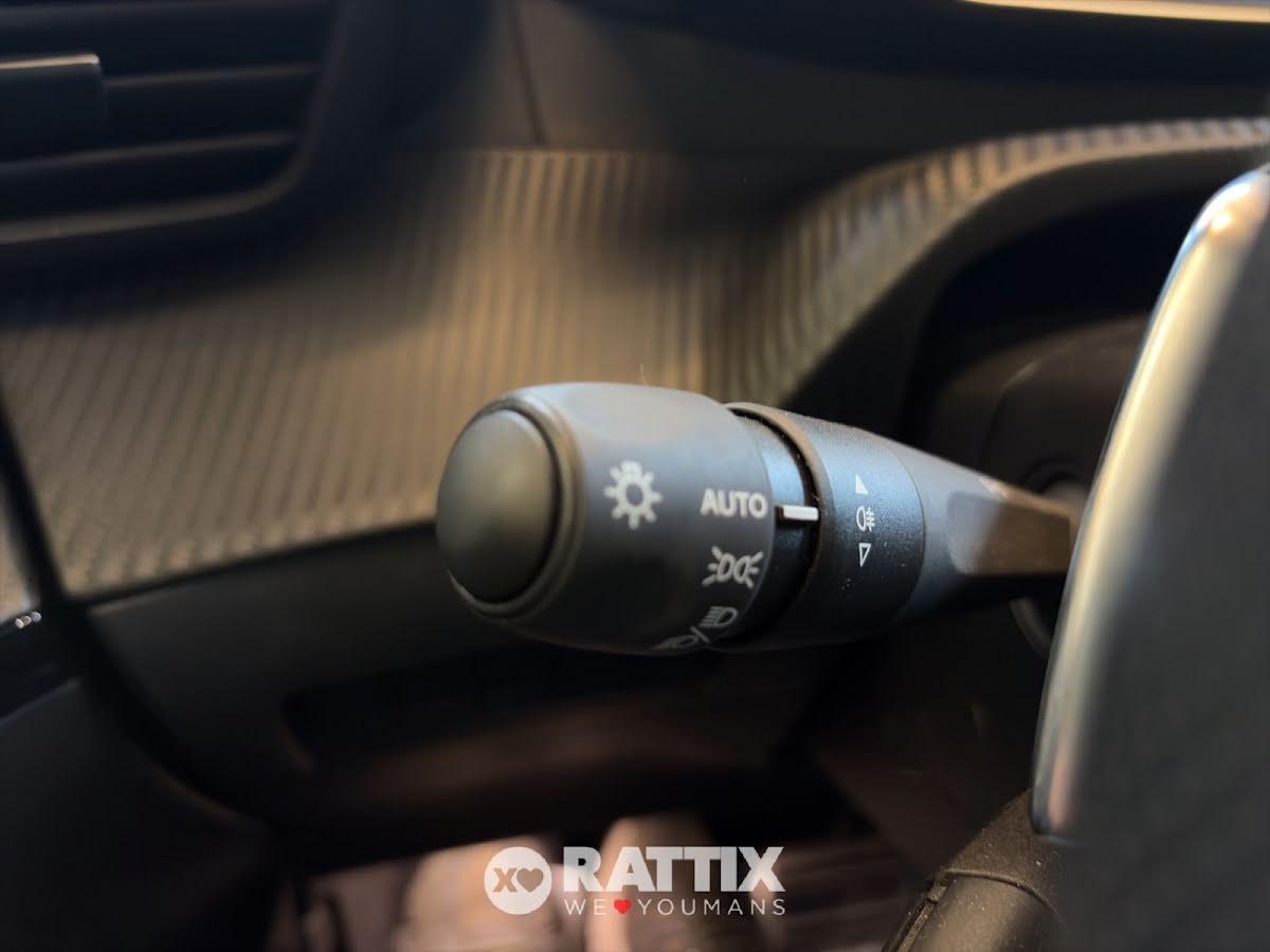 Peugeot 208 1.2 hybrid 136CV GT e-dcs 6