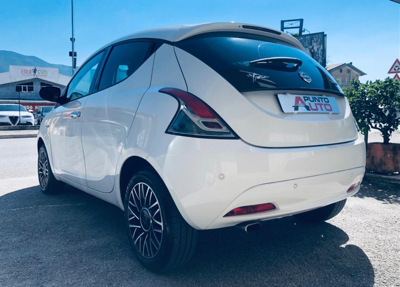 Lancia Ypsilon 1.0 FireFly 5 porte S&S Hybrid Ecochic Gold