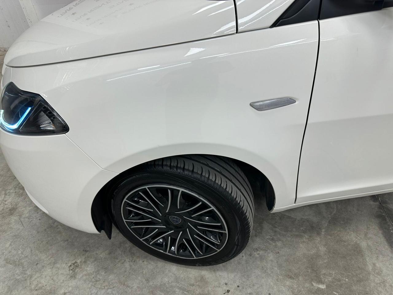 Lancia Ypsilon 1.0 FireFly 5 porte S&S Hybrid Gold