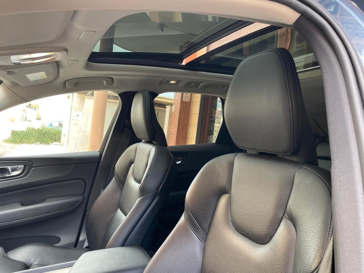 Volvo XC 60 B4 (d) 20d 197CV Aut. INSCRIPTION TETTO NAVY PELLE LED 19