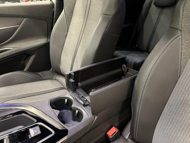 PEUGEOT 5008 Hybrid 136 e-DCS 6 Allure 7/Posti