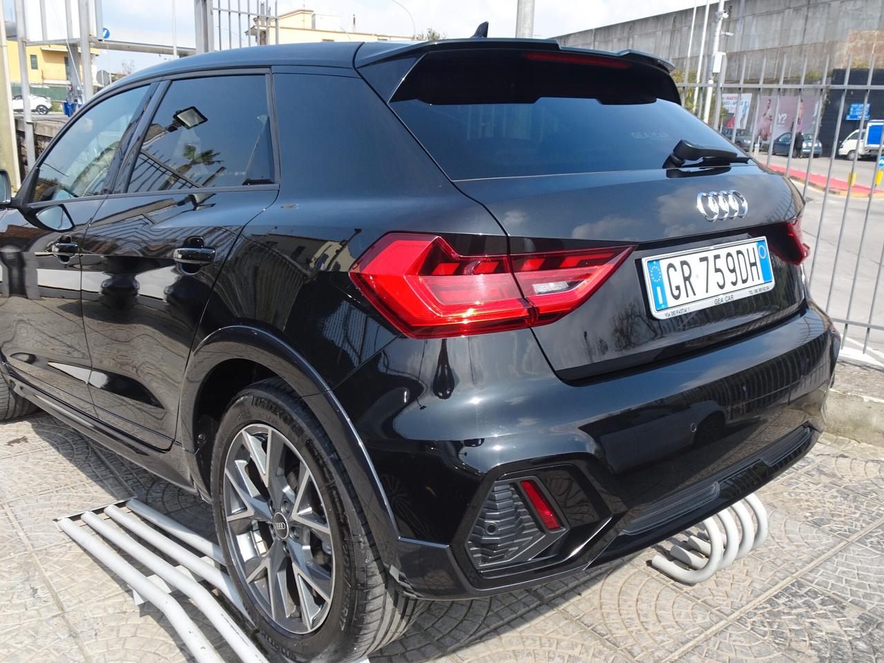 Audi A1 Allstreet 35 TFSI Identity Contrast