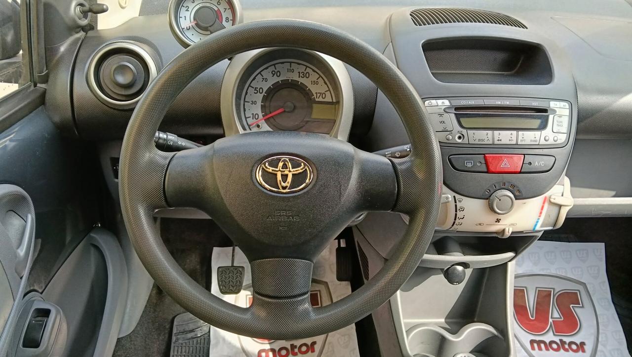 TOYOTA AYGO 1.0 BENZ-2005