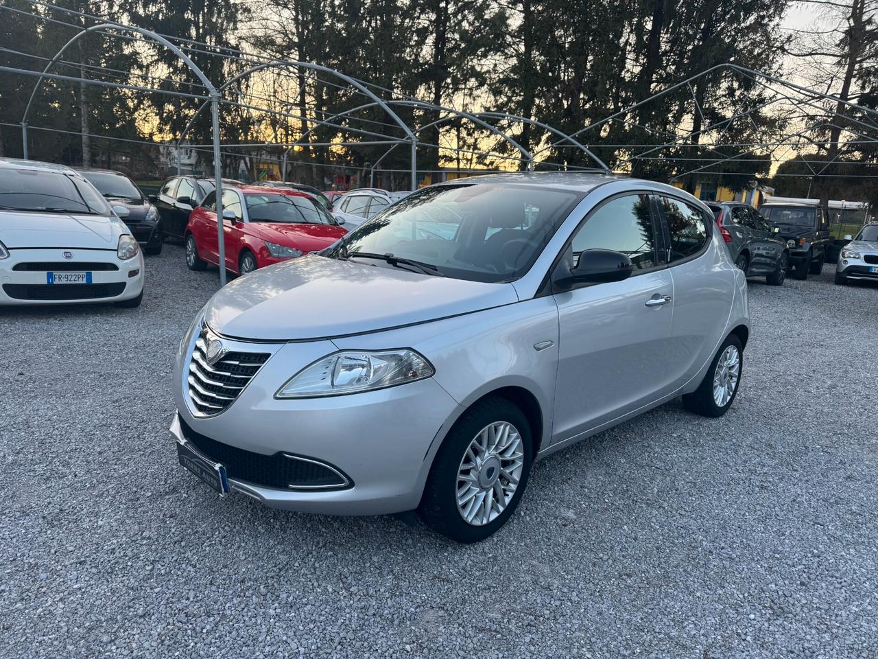 Lancia Ypsilon 1.2 69 CV 5 porte S&S Silver NEOPATENTATI