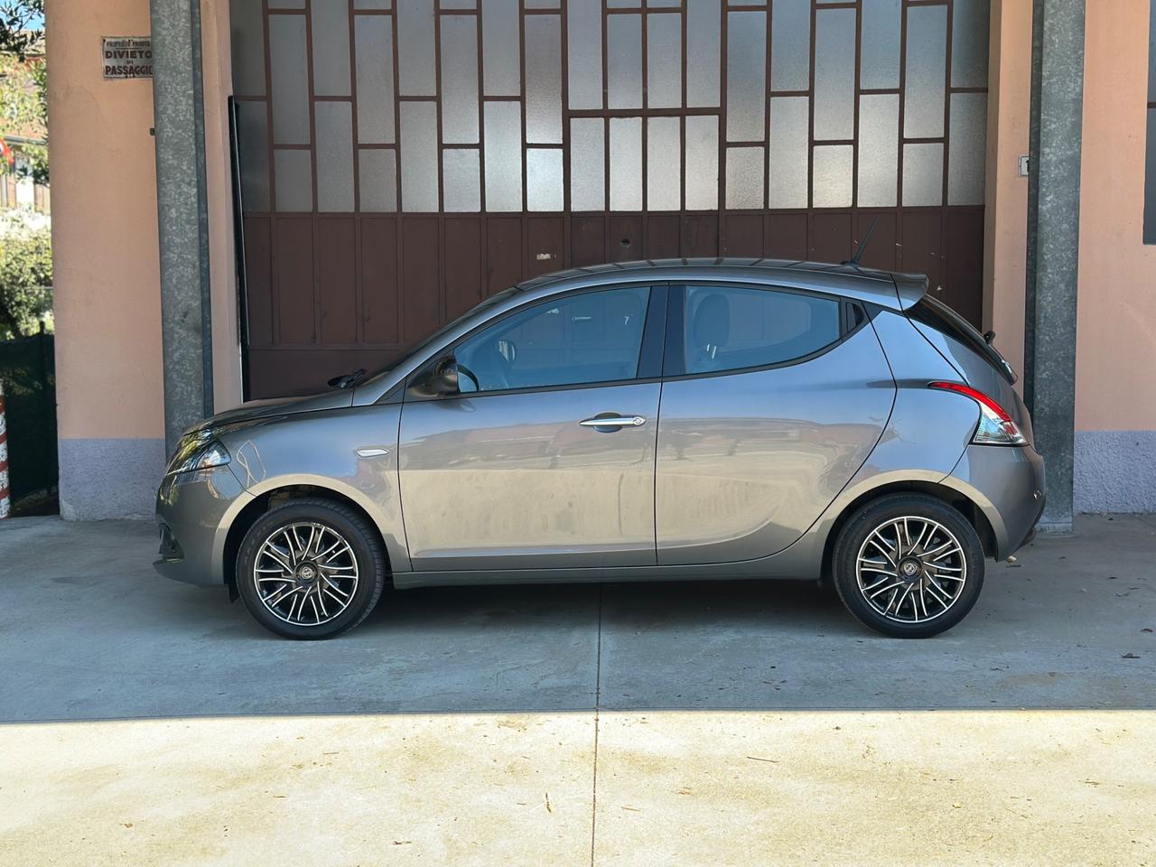 Lancia Ypsilon 1.0 FireFly S&S Hybrid 66’000km!