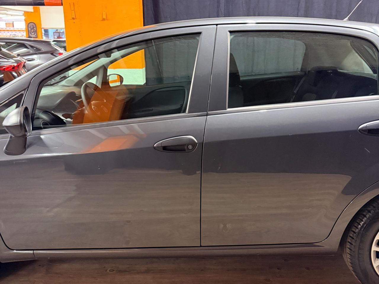 STUPENDA FIAT PUNTO GPL CON SOLI 84.047 KM