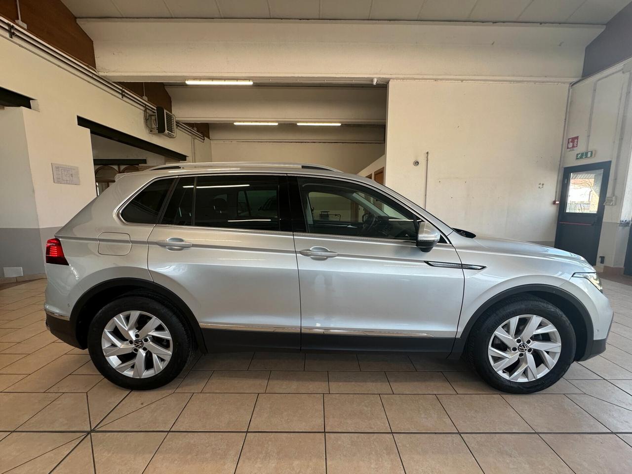 VOLKSWAGEN TIGUAN 2.0TDI ELEGANCE 150CV DSG *MATRIX*CARPLAY*360CAMERA*LUCIAMBIENTE