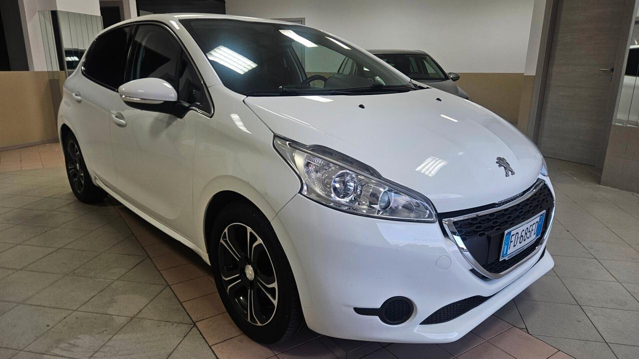 Peugeot 208 1.4 HDi 68 CV 5 porte Allure