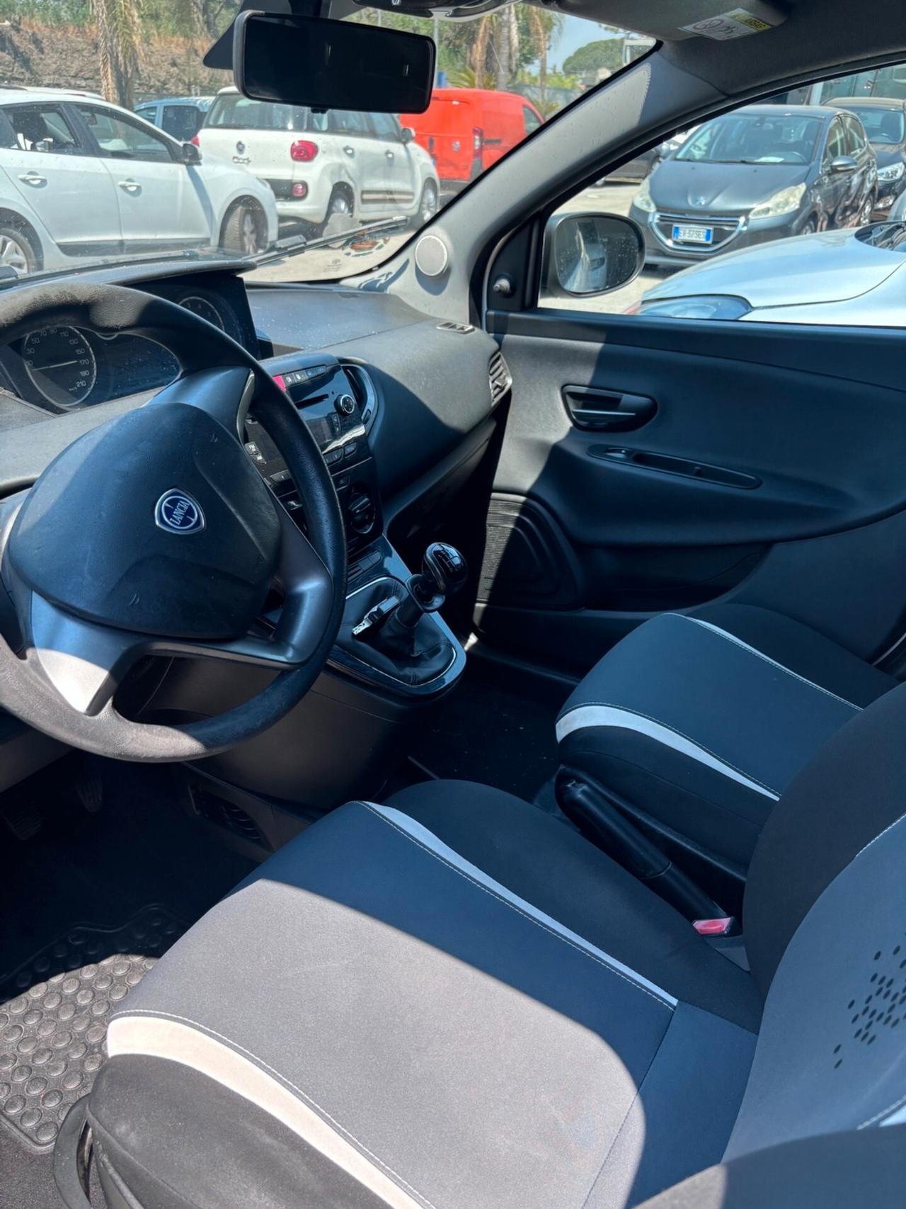 Lancia Ypsilon 1.2 69 CV GPL - 2015