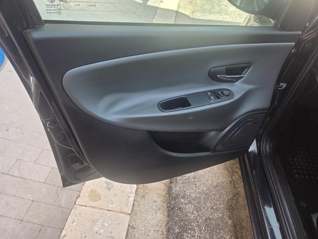 LANCIA YPSILON 1.2 BENZINA 70 CV SOLI KM 56000 CERTIF
