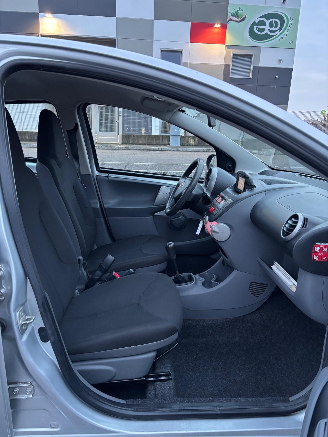 Toyota Aygo 1.0 12V VVT-i 5 porte Now Connect