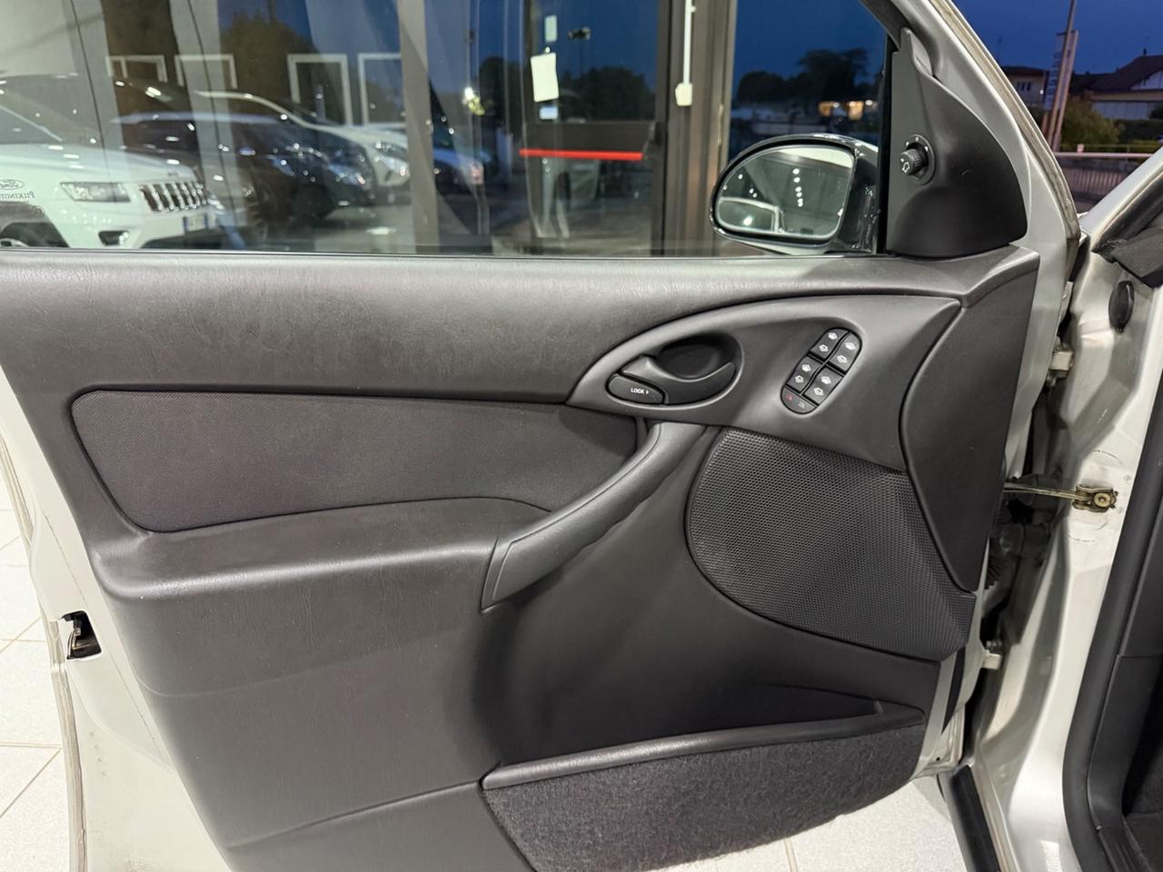 Ford Focus 1.6i 16V cat 5p. Zetec