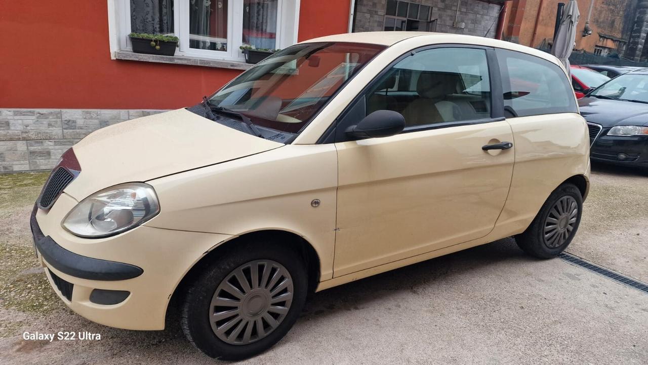 Lancia Ypsilon 1.2 benzina neopatentati