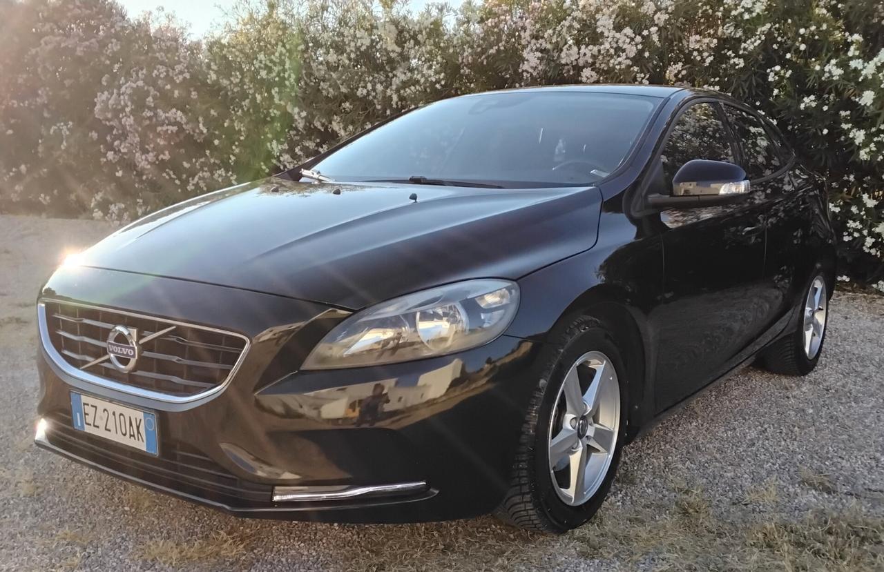 Volvo V40 D2 1.6 R-design Kinetic