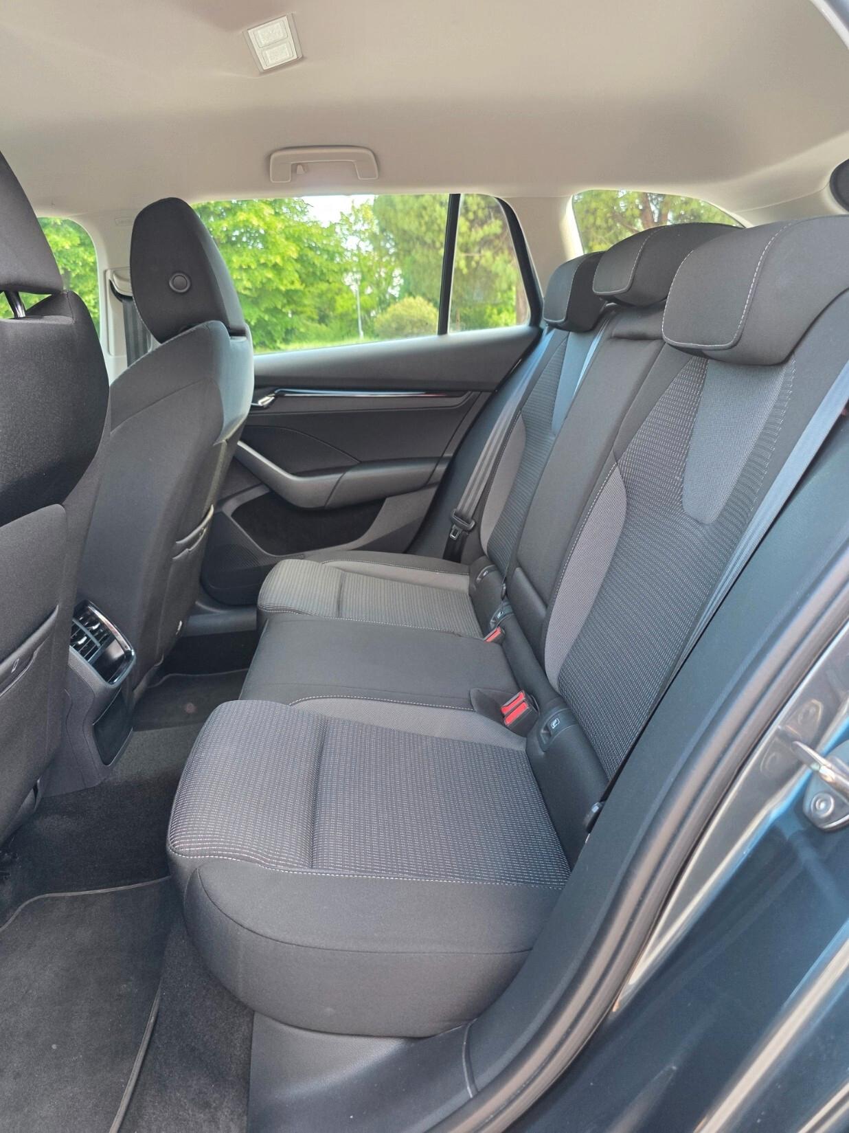 Skoda Octavia 2.0 TDI EVO SCR Wagon Executive Manuale