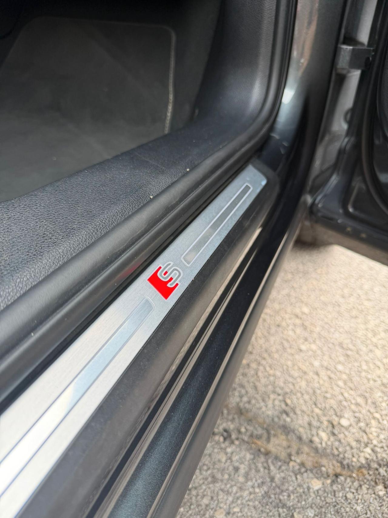 Audi Q3 35 TDI S tronic line edition identity black
