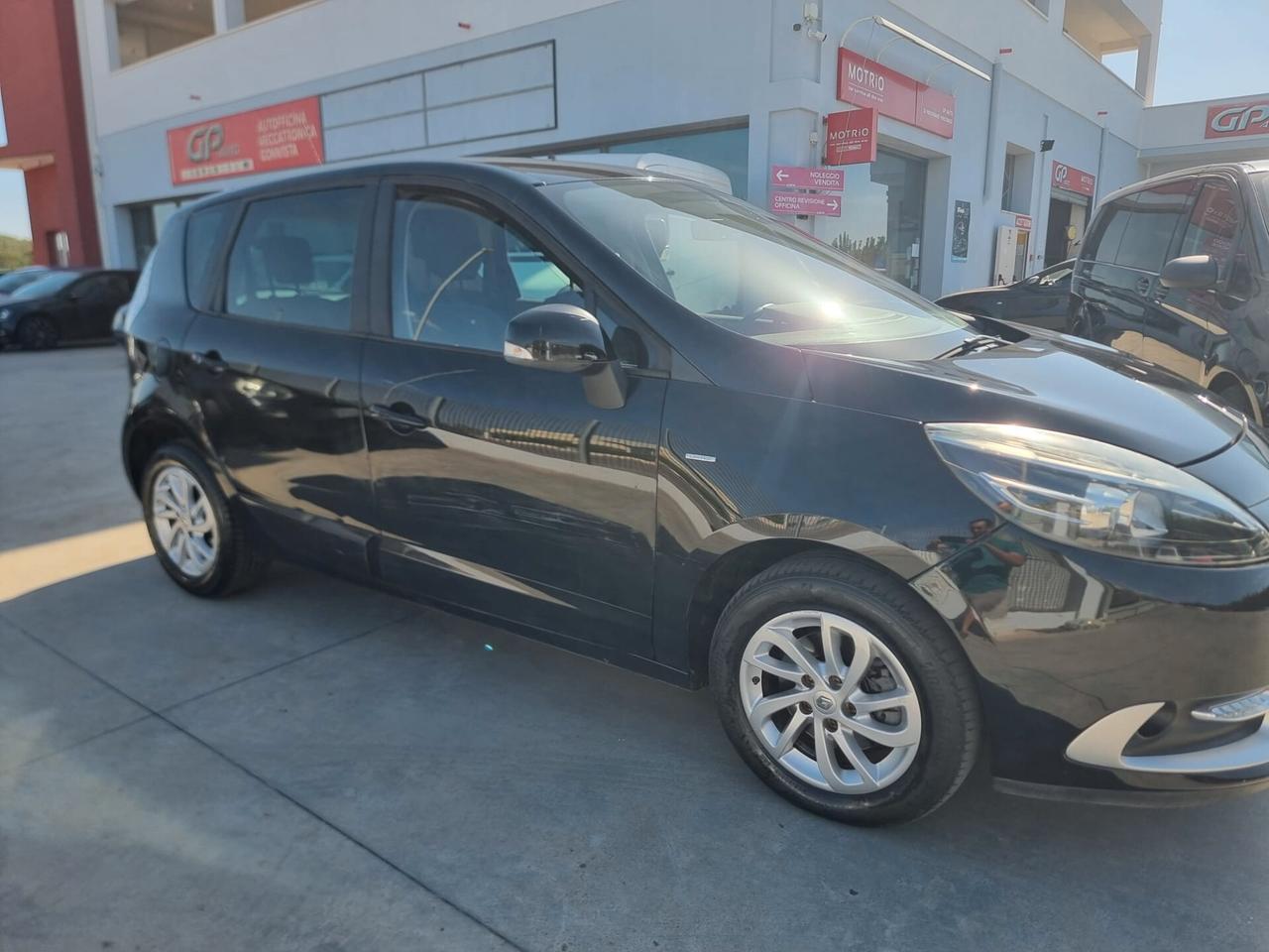 Renault Scenic Scénic XMod dCi 110 CV EDC Limited