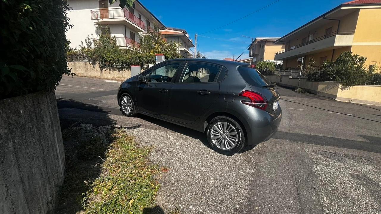 Peugeot 208 BlueHDi 100 5 porte Allure