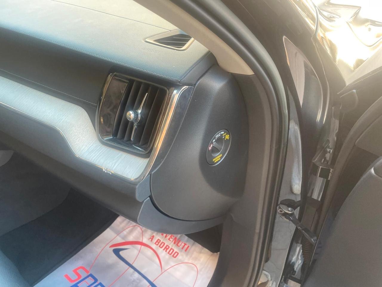 Volvo XC60 B4 (d) 197cv automatico INSCRIPTION PELLE NAVY LED 19